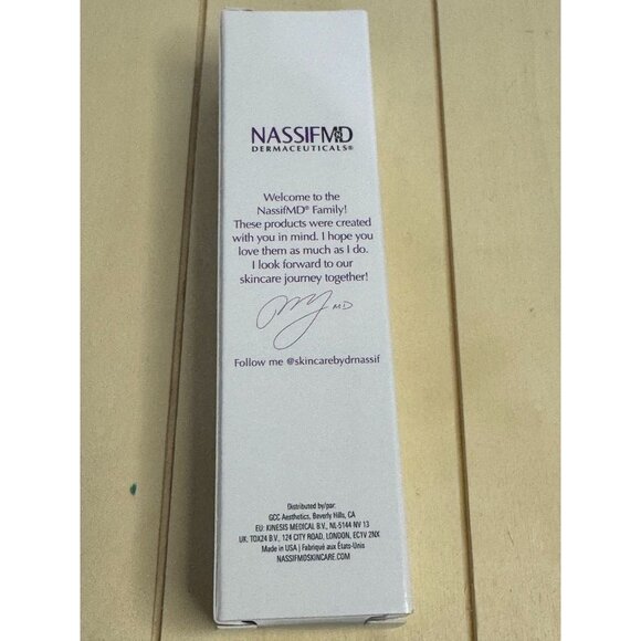 NassifMD Hydro-Screen with Hyaluronic Acid Lip Pluming Oil Formula for Dry Lips, - Picture 3 of 4